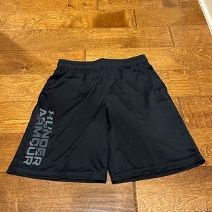 Under armour boys shorts new L
